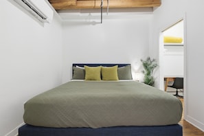 1 bedroom, desk, iron/ironing board, free WiFi