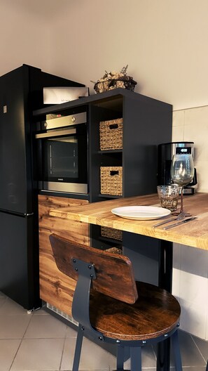 Stovetop, dishwasher - Vacation apartment "Seelenruh" in the green oasis on the outskirts of Berlin (Falkensee)