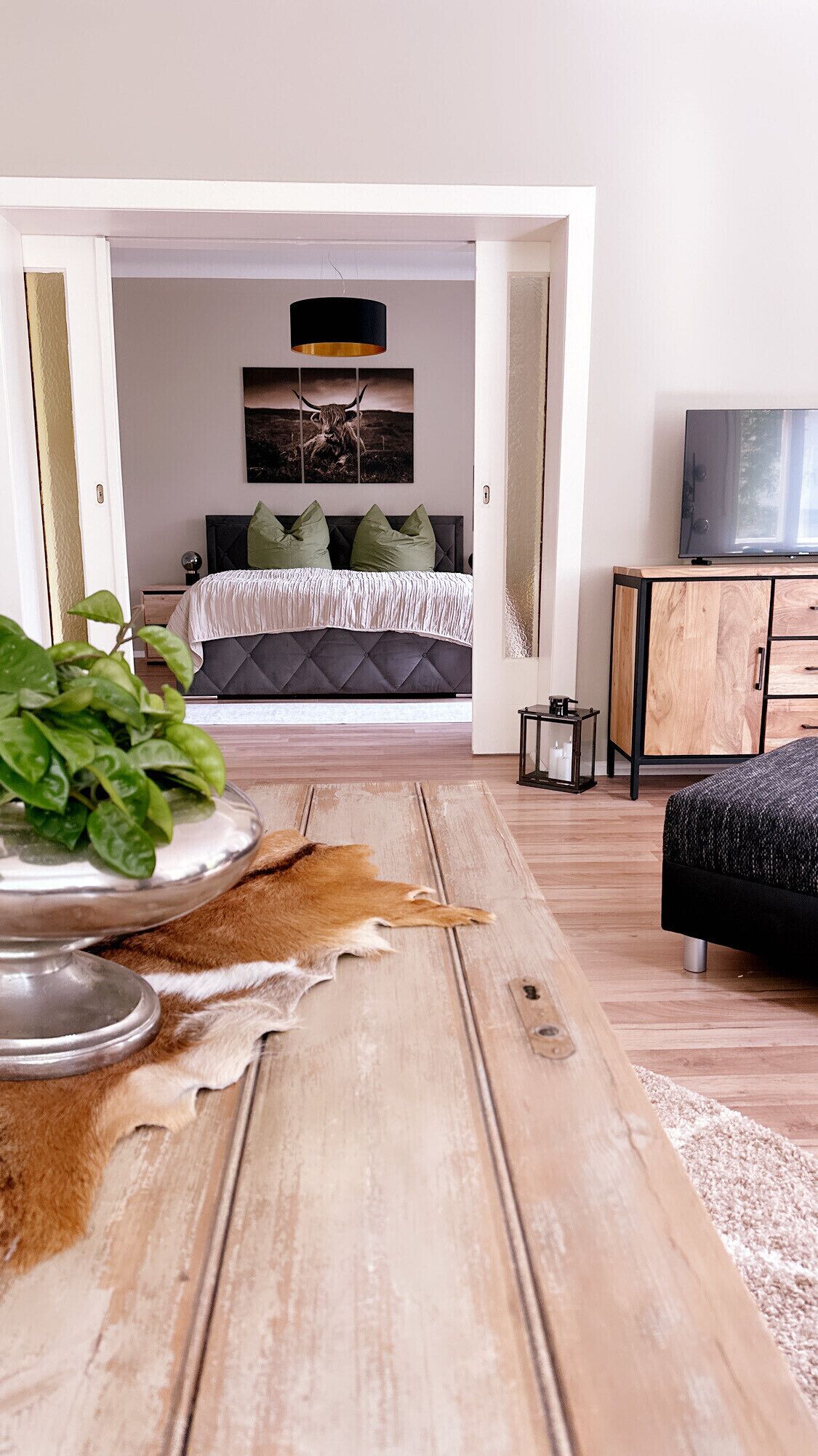 3 slaapkamers, een strijkplank/strijkijzer, internet, beddengoed