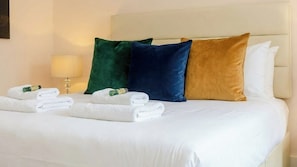 2 habitaciones, tabla de planchar con plancha, wifi y ropa de cama