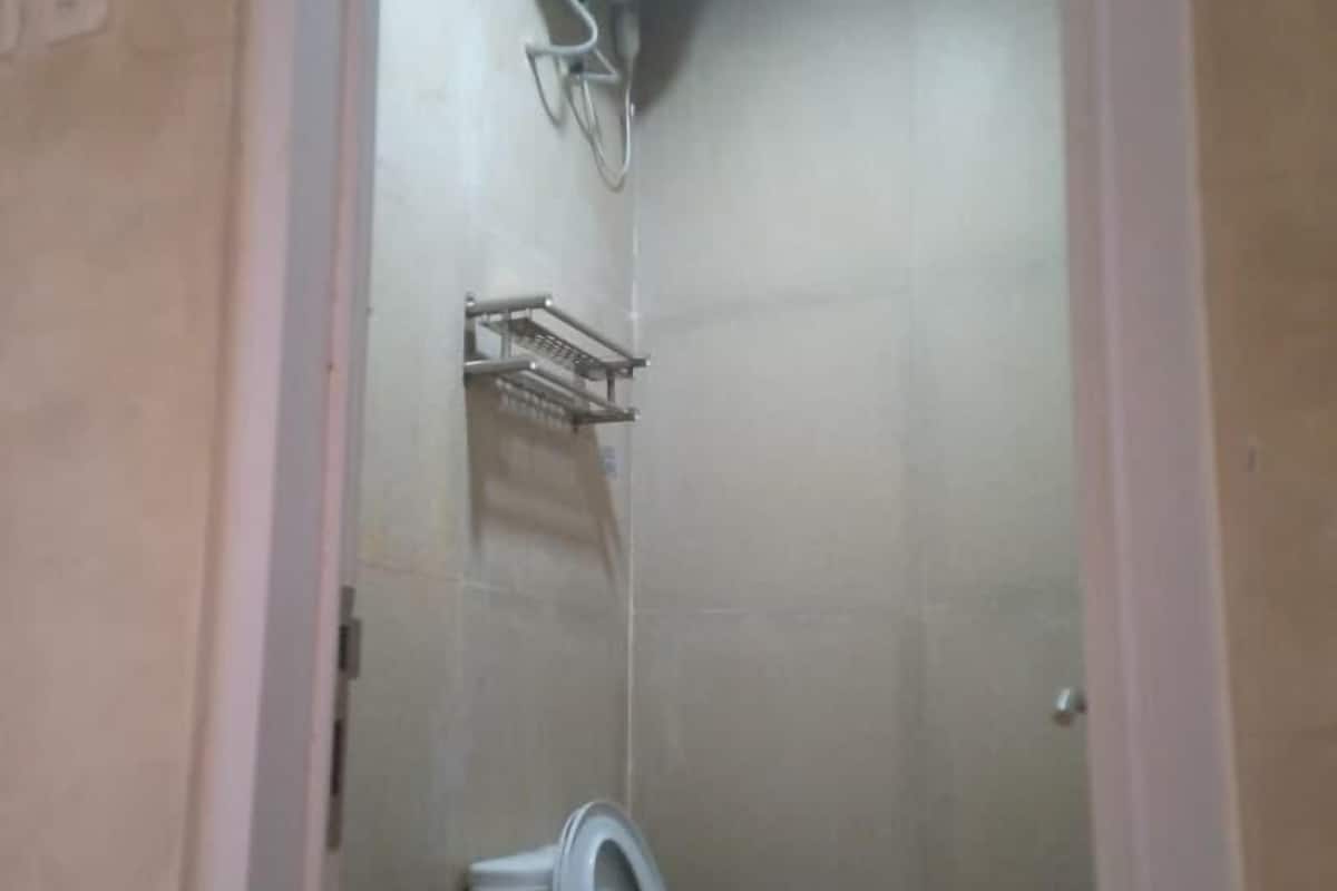 Quarto standard | Banheiro | Chuveiro, produtos de toalete grátis, toalhas de banho, sabonete