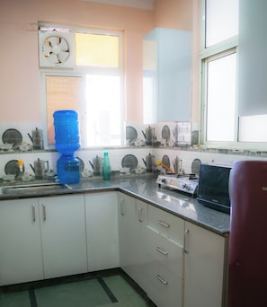 Fridge, microwave
