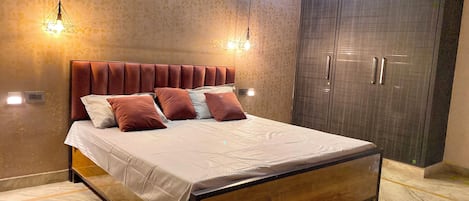 Basic Apartment, Balcony, City View | Iron/ironing board, free WiFi, bed sheets