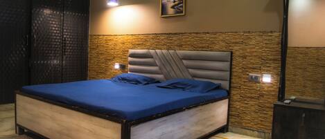 Basic Apartment, Balcony, City View | Iron/ironing board, free WiFi, bed sheets