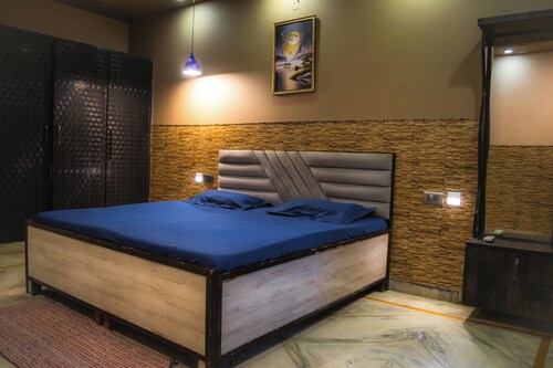 Let'stay- Sector 63A Noida