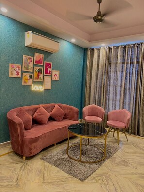 Basic Apartment, Balcony, City View | Living area