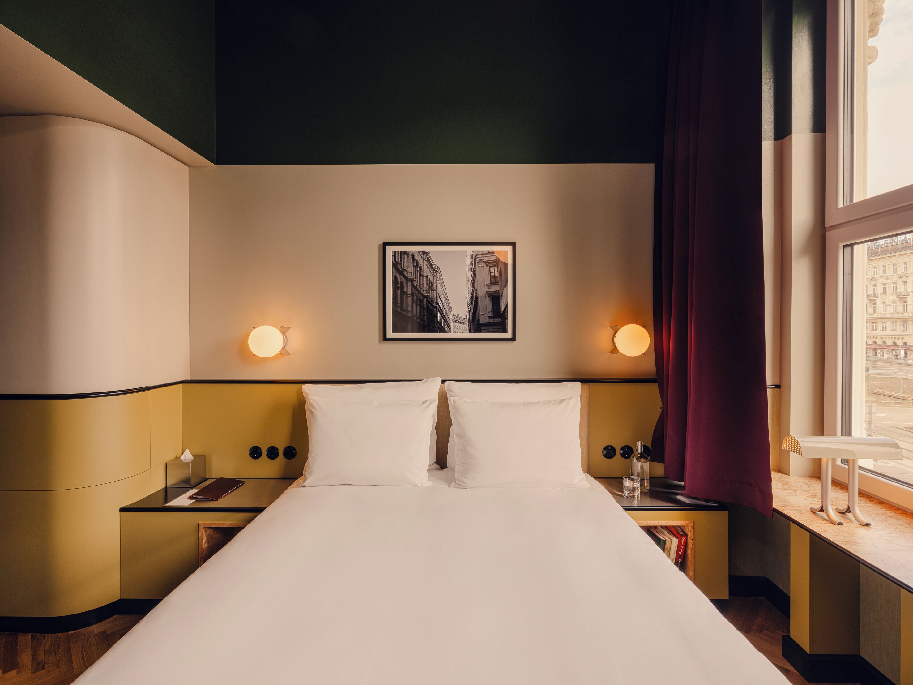 Cofres nos quartos, cortinas blackout, Wi-Fi de cortesia