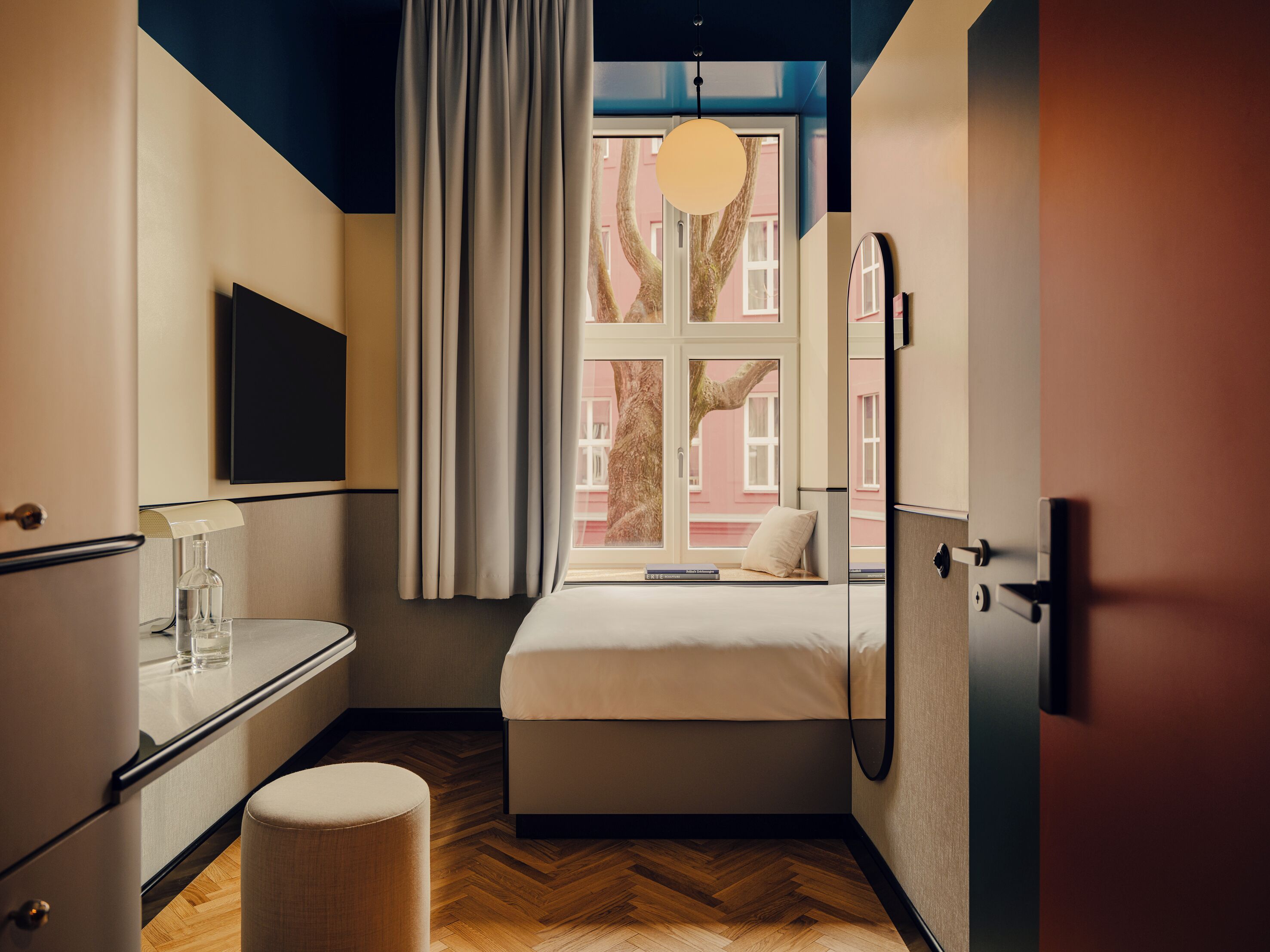 Caja de seguridad en la habitación, cortinas blackout y wifi gratis 