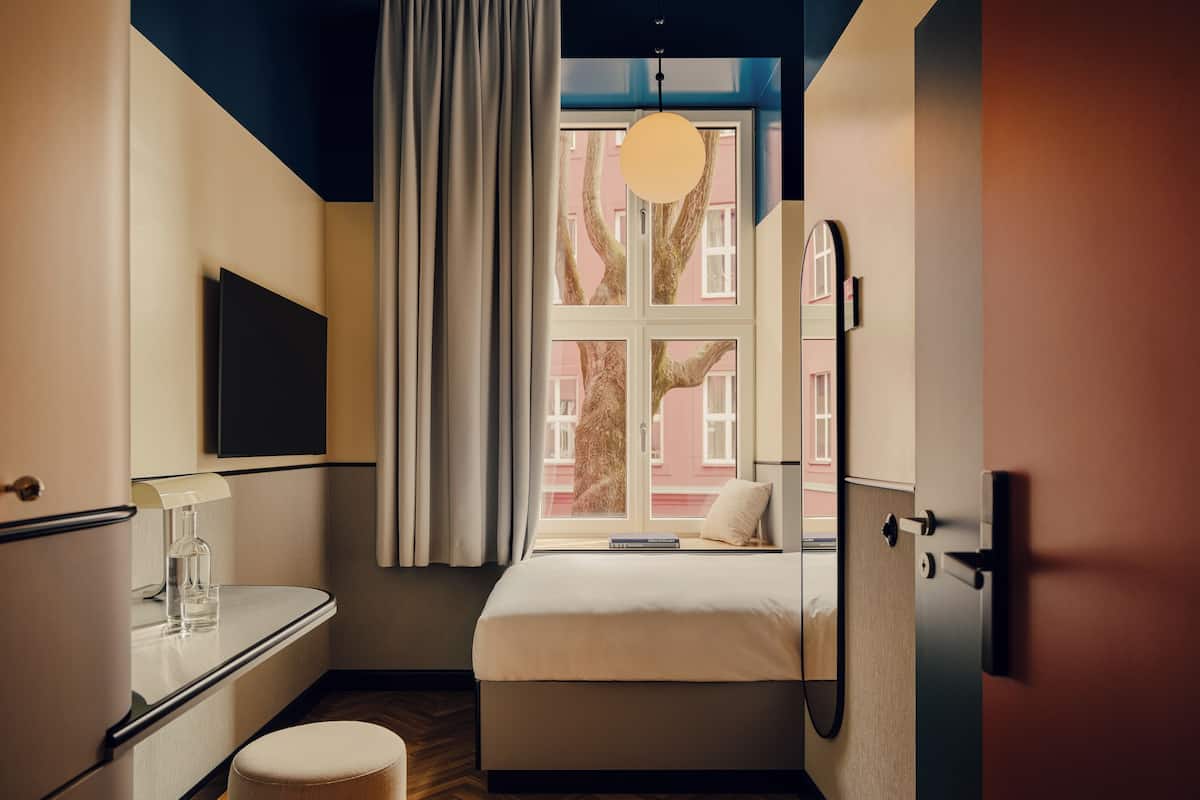 The Solo | Värdeförvaringsskåp på rummet, mörkläggningsgardiner och gratis wi-fi