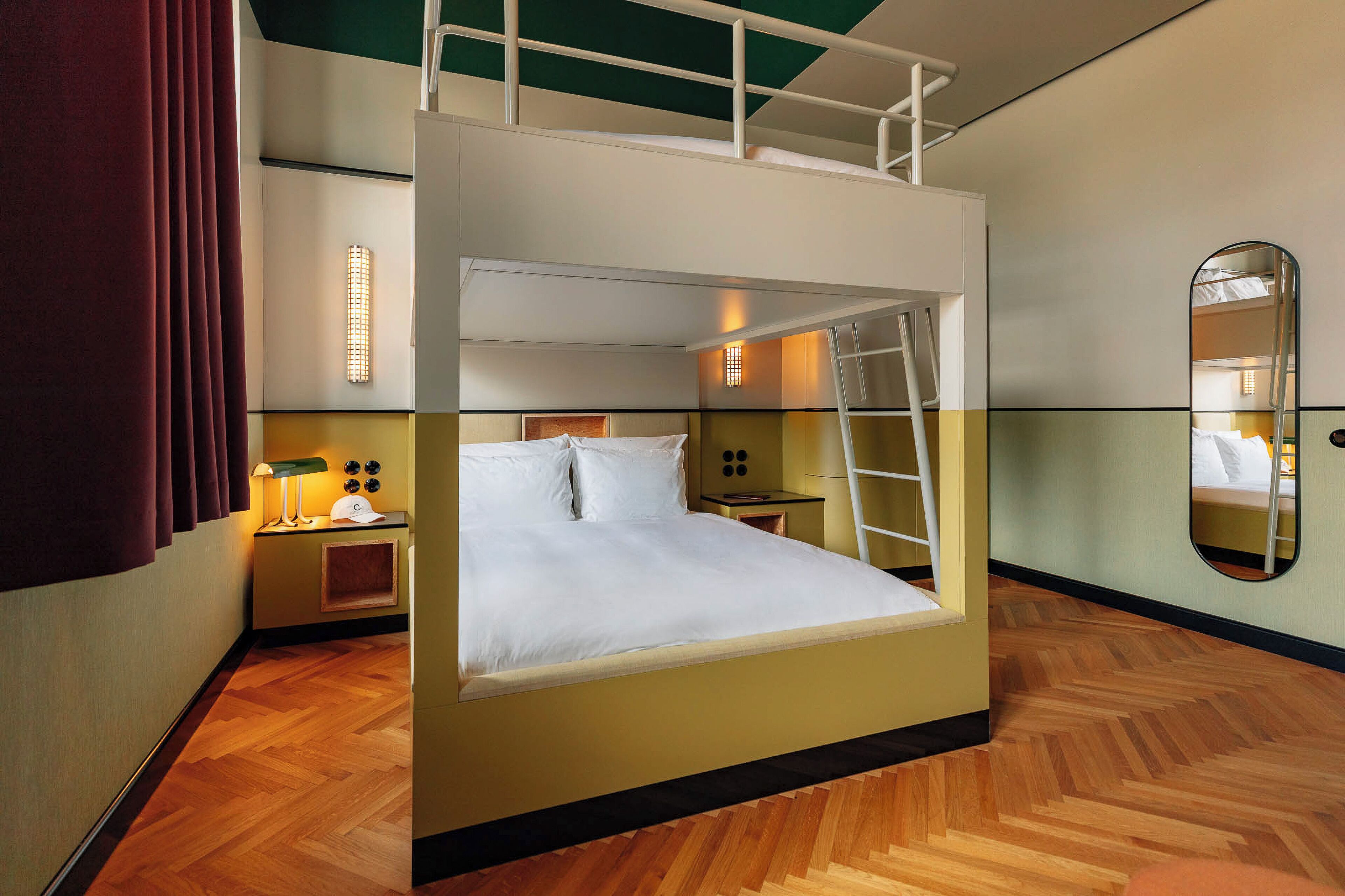 Hochwertige Bettwaren, Minibar, Zimmersafe, Verdunkelungsvorhänge