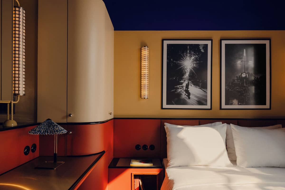 In-room safe, blackout drapes, free WiFi