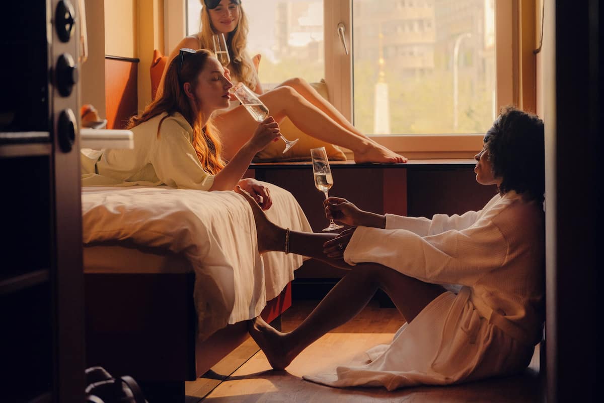 Roomies | In-room safe, blackout drapes, free WiFi