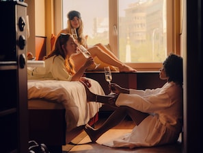 Roomies | In-room safe, blackout drapes, free WiFi