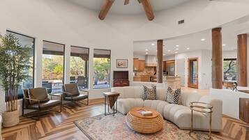 电视、壁炉、办公室