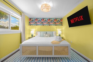 4 chambres, bureau, fer et planche à repasser, lit parapluie