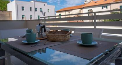 Apartment by the Sea with large terrace