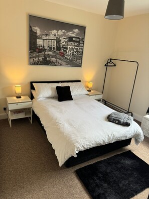 2 habitaciones, tabla de planchar con plancha, wifi y ropa de cama 