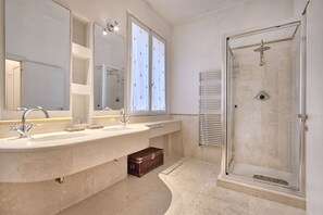 Douche, bidet