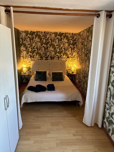 La SALINE
maison de village atypique, face aux salins