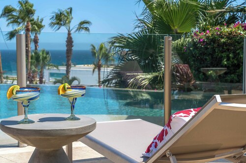 Luxury 6-Bedroom Villa in Cabo with Pool House and Beach Access