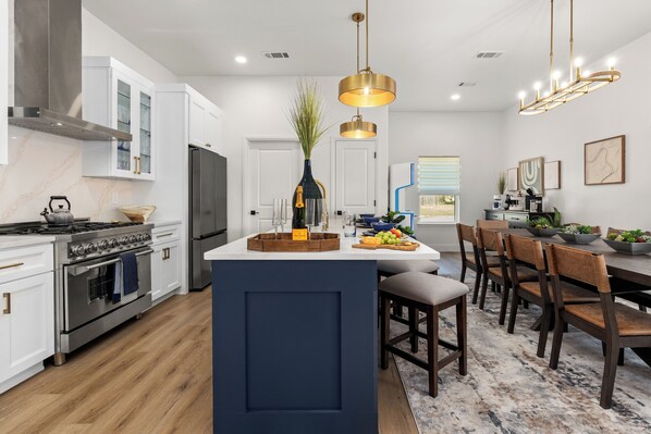 雪櫃、微波爐、焗爐、爐具