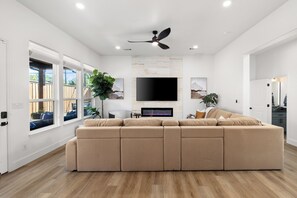 Smart TV, fireplace