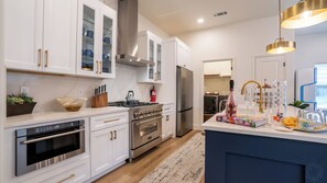 �雪櫃、微波爐、焗爐、爐具