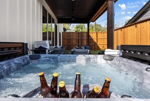 Outdoor spa tub
