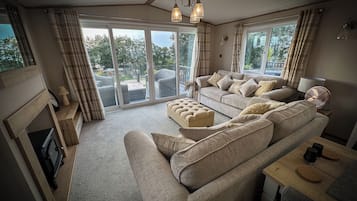 Televisión y chimenea