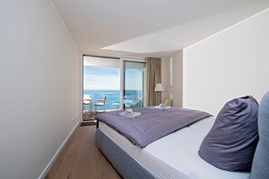 2 habitaciones, tabla de planchar con plancha y cuna de viaje 