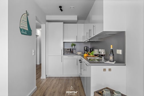Küstenglück - Duschbad, überdachter Balkon, Gartenmöbel, TV, PKW-Stellplatz