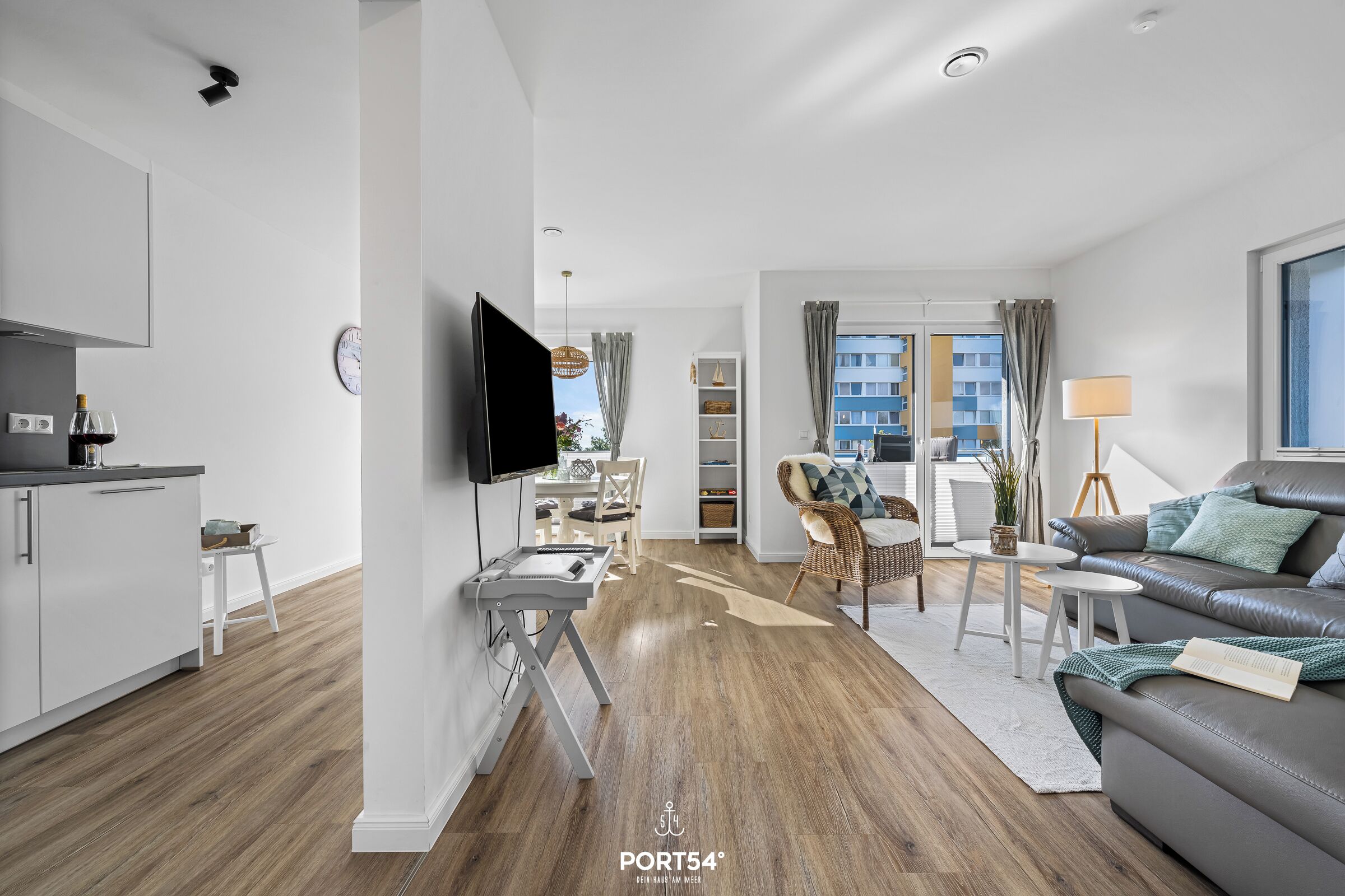 Fernseher, Tischtennisplatte