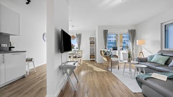 Fernseher, Tischtennisplatte