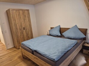 2 bedrooms, WiFi, bed sheets