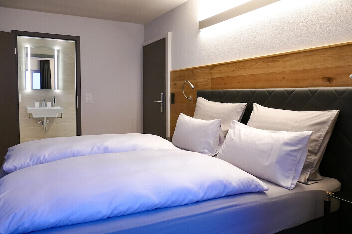 Economy Double Room | In-room safe, desk, laptop workspace, iron/ironing board