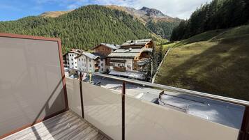 Phòng đôi Tiêu chuẩn | Két bảo mật tại phòng, bàn, khu vực làm việc phù hợp cho laptop