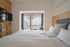 Caja de seguridad en la habitación y escritorio