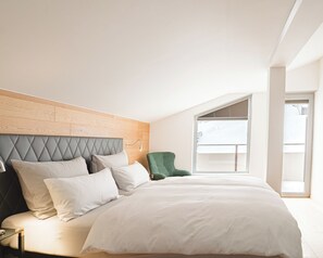 ห้องคลาสสิกสวีท, 2 ห้องนอน, ระเบ  ียง | ตู้นิรภัยในห้องพัก, โต๊ะทำงาน, พื้นที่ทำงานแบบใช้แล็ปท็อป