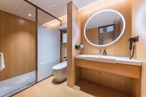 A modern bathroom with a glass shower enclosure, a toilet, a vanity with a mirror, and a towel rack. - Ji Hotel Guangzhou Shayuan Metro Station (Guangzhou)