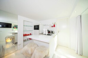 Mikrowelle, Herdplatte, Geschirrspüler