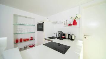 Microwave, stovetop, dishwasher, coffee/tea maker