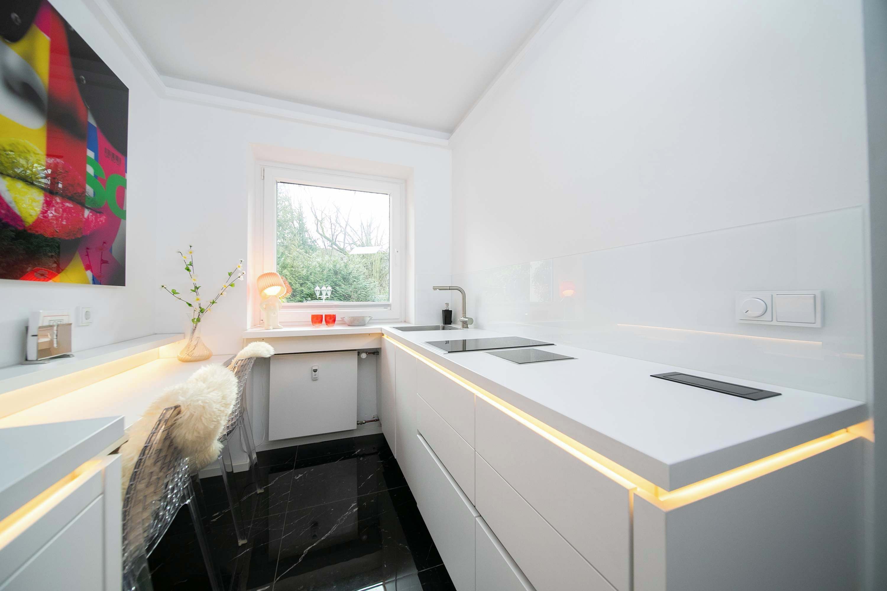 Kühlschrank, Mikrowelle, Herdplatte, Geschirrspüler