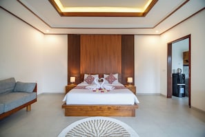 Honeymoon-Villa, Poolblick | Schreibtisch, laptopgeeigneter Arbeitsplatz, kostenloses WLAN