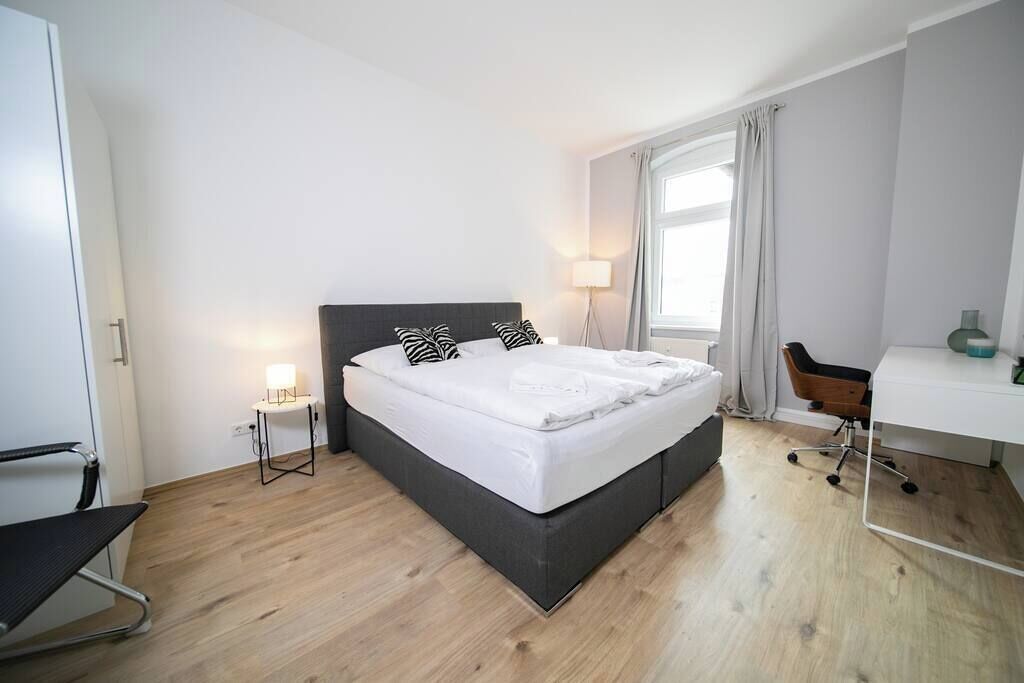 2 Schlafzimmer, Zimmersafe, Schreibtisch, Bügeleisen/Bügelbrett