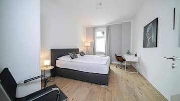 2 dormitoris, caixa forta a l'habitació i escriptori