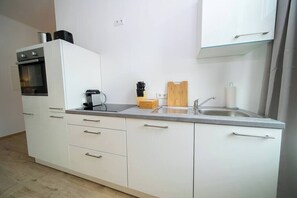 Kühlschrank, Ofen, Herdplatte, Geschirrspüler