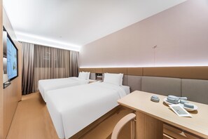 A modern hotel room with two beds, a desk with a chair, a flat-screen TV, and a large window with curtains. - Ji Hotel Guangzhou Jiangnanxi Metro Station (Guangzhou)