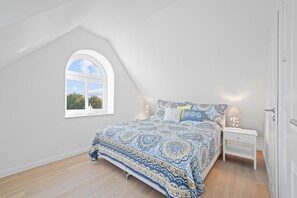 3 camere, una scrivania, ferro/asse da stiro, Wi-Fi gratuito