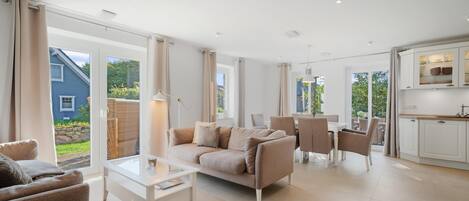 テレビ、暖炉、ステレオ