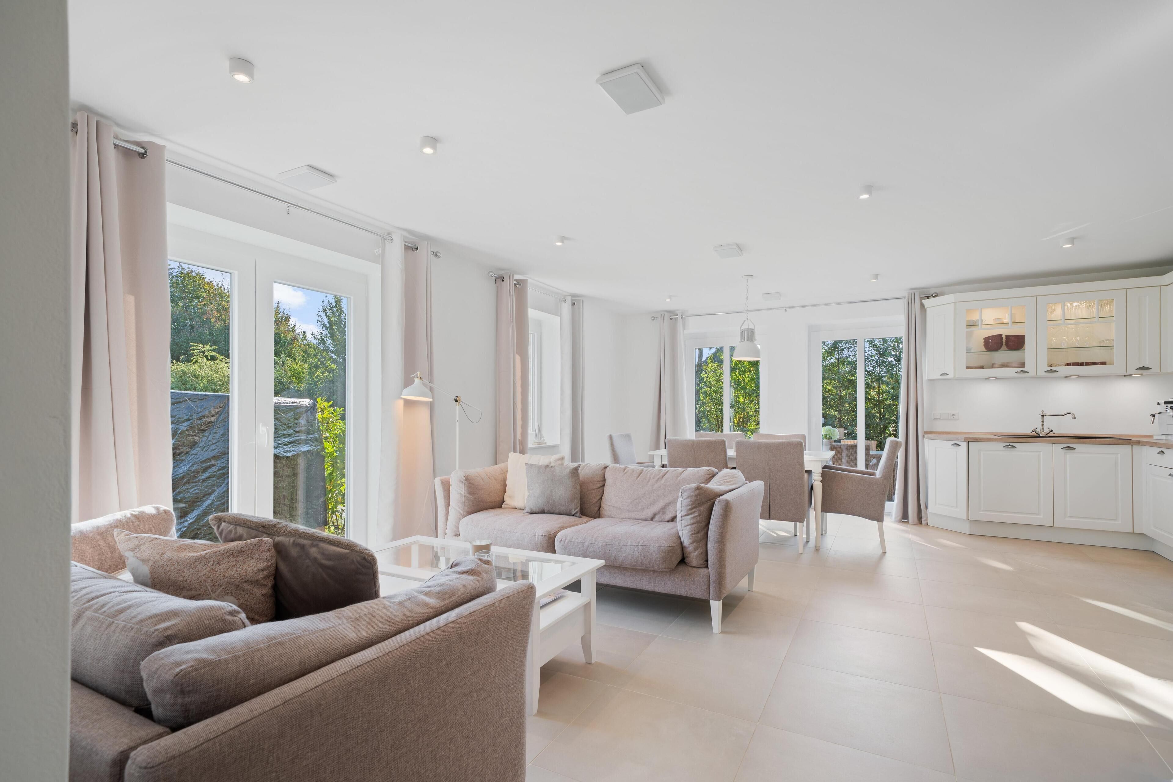 TV, fireplace, stereo